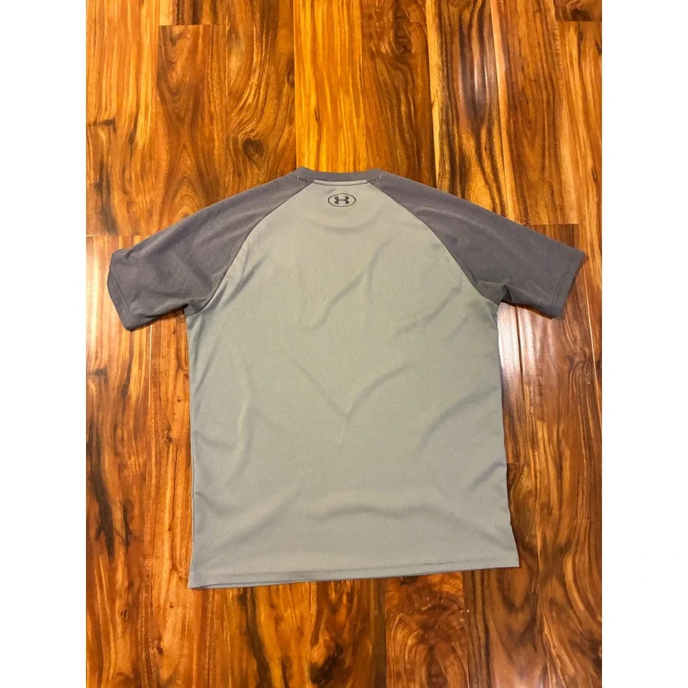 Under Armour‎ Mens HeatGear Short Sleeve Raglan Athletic T-Shirt Grey Medium MD